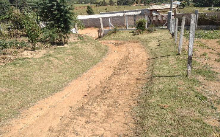 Chácara com: Casa, lago, piscina - condomínio de alto padrão | Pedra Bela - SP | código 849