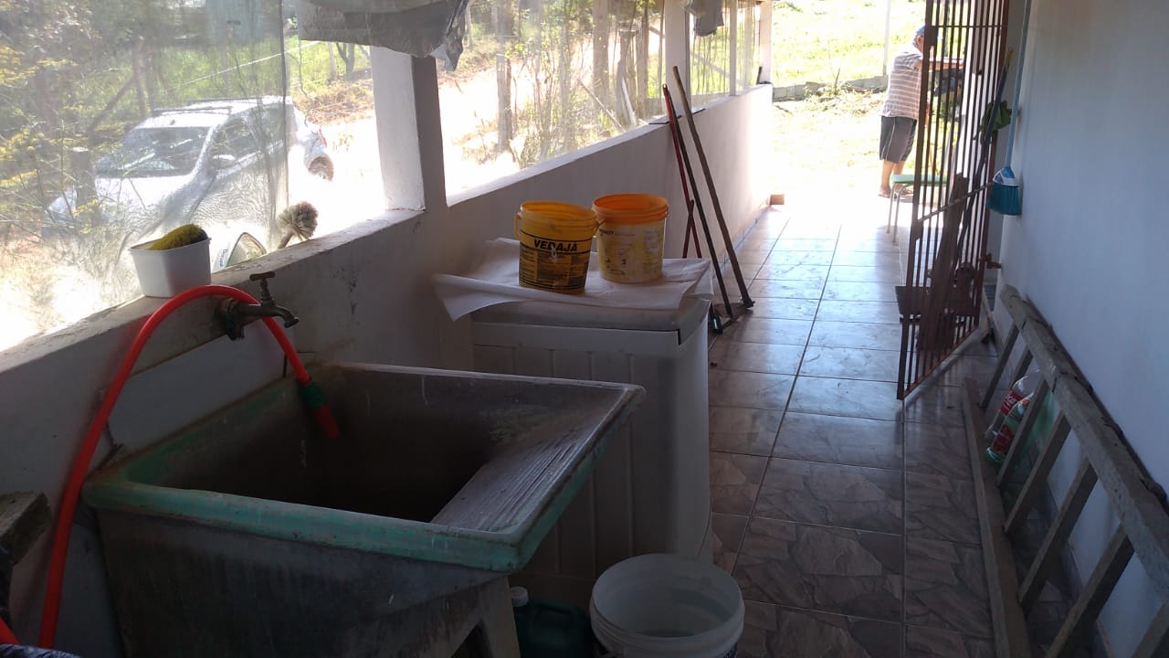 Chácara com casa pequena, pomar, horta, água por gravidade | Munhoz - MG | código 855
