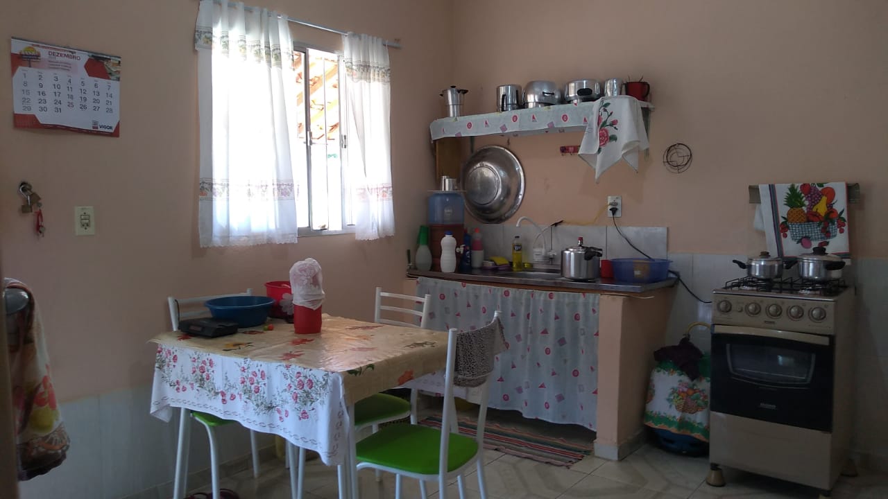 Chácara com casa pequena, pomar, horta, água por gravidade | Munhoz - MG | código 855