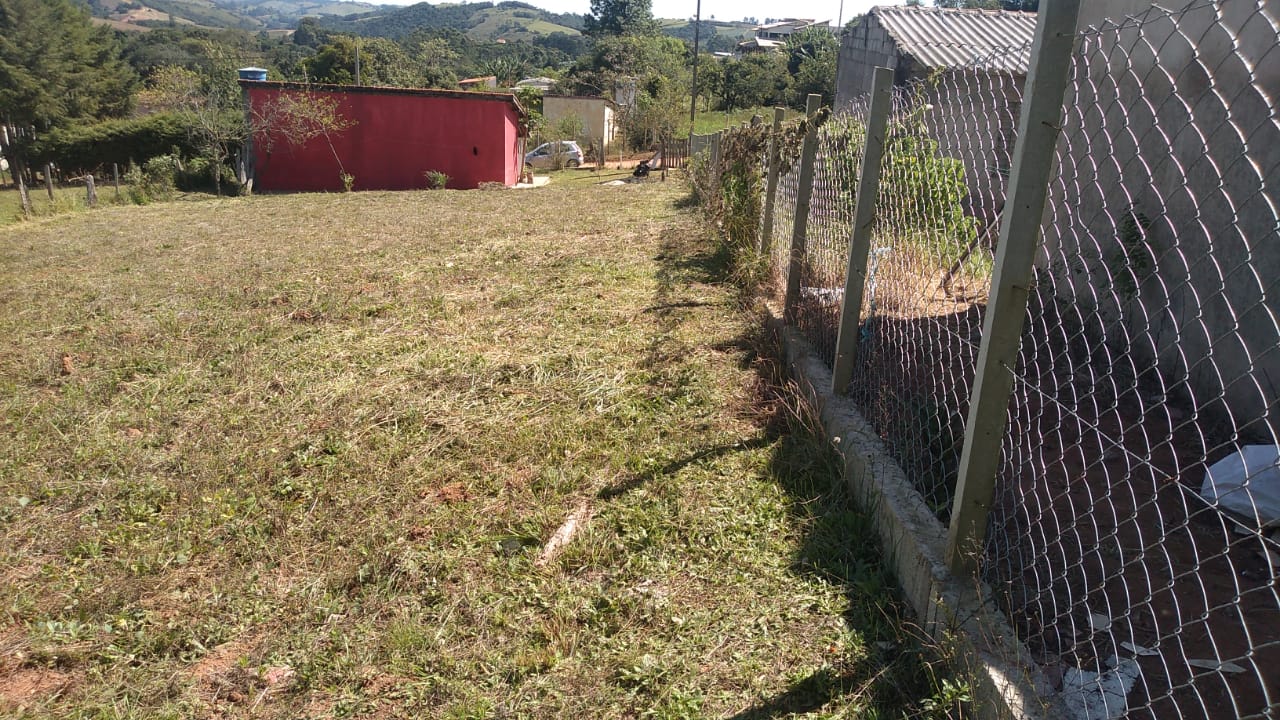 Chácara com casa pequena, pomar, horta, água por gravidade | Munhoz - MG | código 855