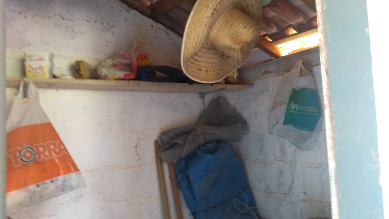 Chácara com casa pequena, pomar, horta, água por gravidade | Munhoz - MG | código 855