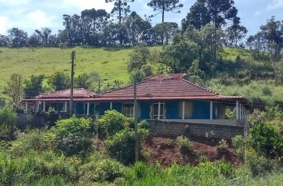 Chácara com  lago de peixes, casa com 3 quartos,  2 suítes, | Camanducaia - MG | código 883