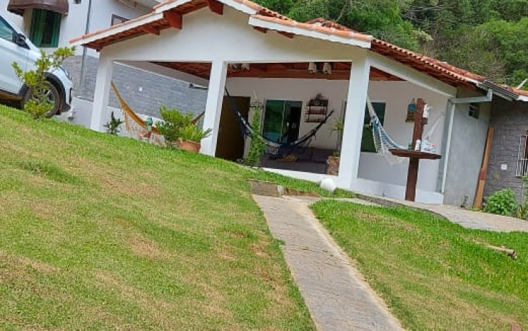 Chácara com casa tipo sobrado uma ampla suíte, sala de TV , + casa com 1 suíte | Itapeva - MG | código 885