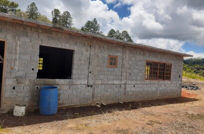 Chácara  Casa : 3 quartos, sendo  uma suíte, sala, 2 banheiros | Toledo - MG | código 893