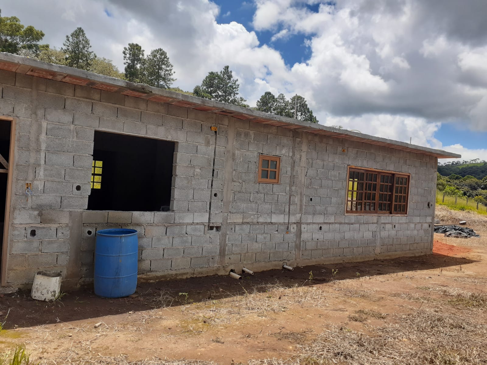 Chácara  Casa : 3 quartos, sendo  uma suíte, sala, 2 banheiros | Toledo - MG | código 893