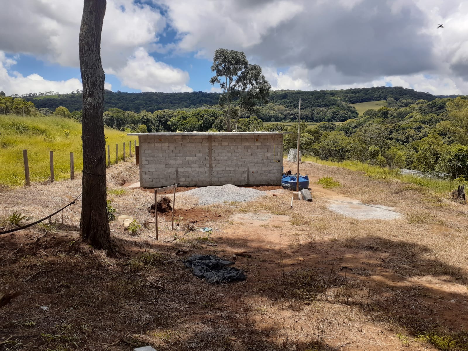 Chácara  Casa : 3 quartos, sendo  uma suíte, sala, 2 banheiros | Toledo - MG | código 893