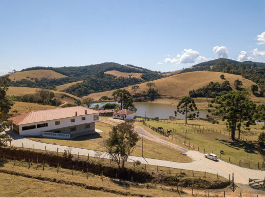 Linda fazenda com água ,luz topografia boa, vista panorâmica | Camanducaia - MG | código 899