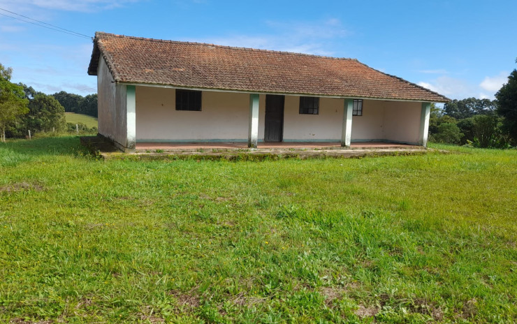 Fazenda com clima de altitude, com casa, represa grande | Itapeva - MG | código 900