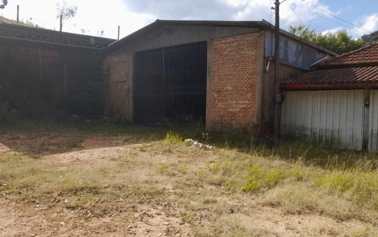 Fazenda com clima de altitude, com casa, represa grande | Itapeva - MG | código 900