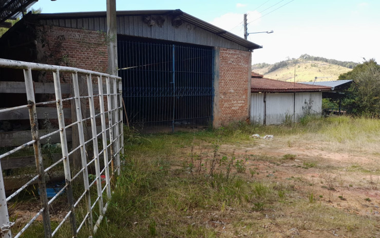 Fazenda com clima de altitude, com casa, represa grande | Itapeva - MG | código 900