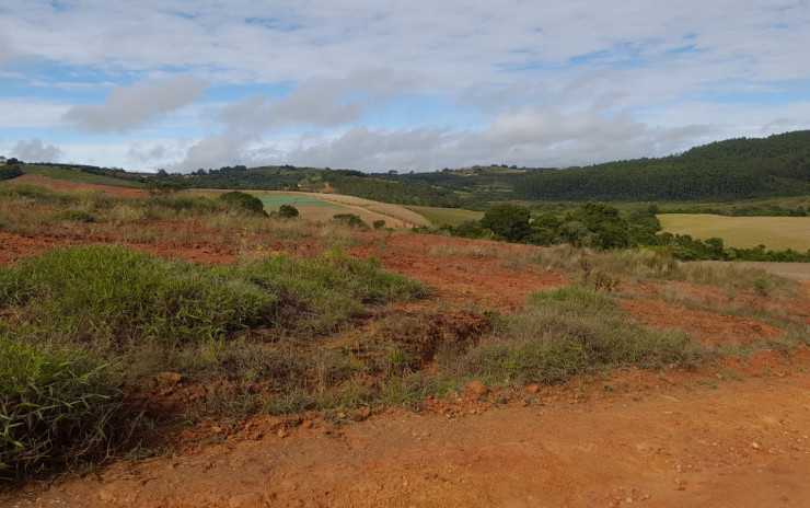 Fazenda com clima de altitude, com casa, represa grande | Itapeva - MG | código 900