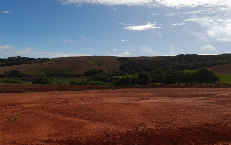 Fazenda com clima de altitude, com casa, represa grande | Itapeva - MG | código 900
