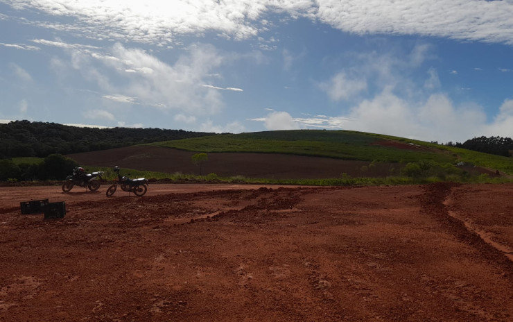 Fazenda com clima de altitude, com casa, represa grande | Itapeva - MG | código 900