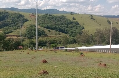 Área industrial no distrito industrial de Extrema prox. à Fernão Dias | código 928