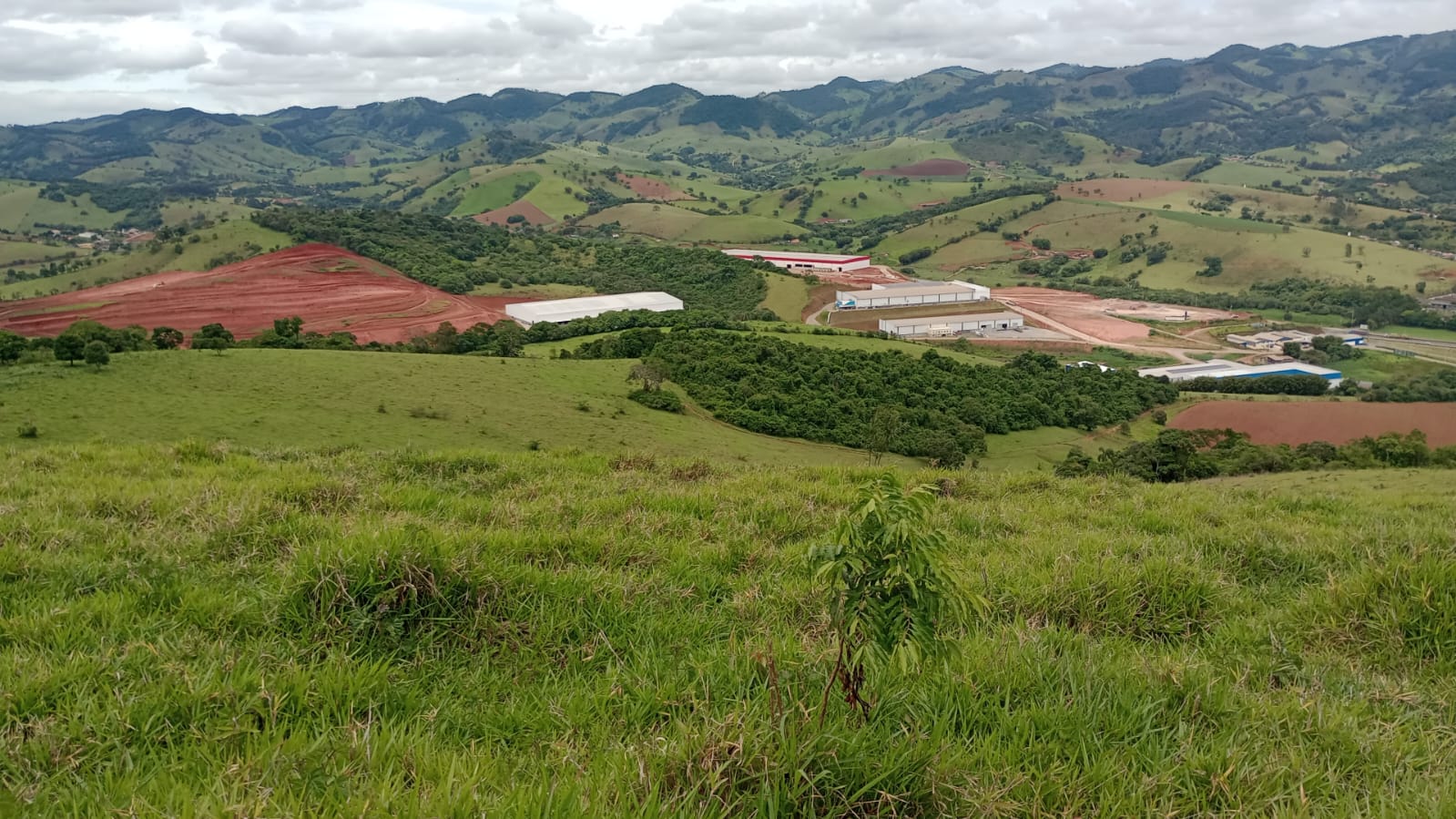 Terreno para indústria em aclive, uso misto, bem localizado | Cambuí - MG | código 932