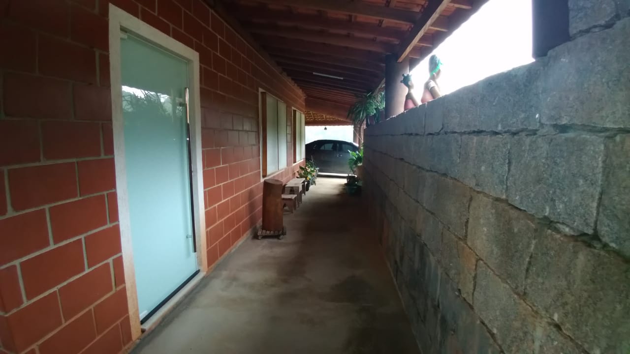 Sitio com casa sede e casa de caseiro, pequeno pomar | Itapeva - MG | código 934