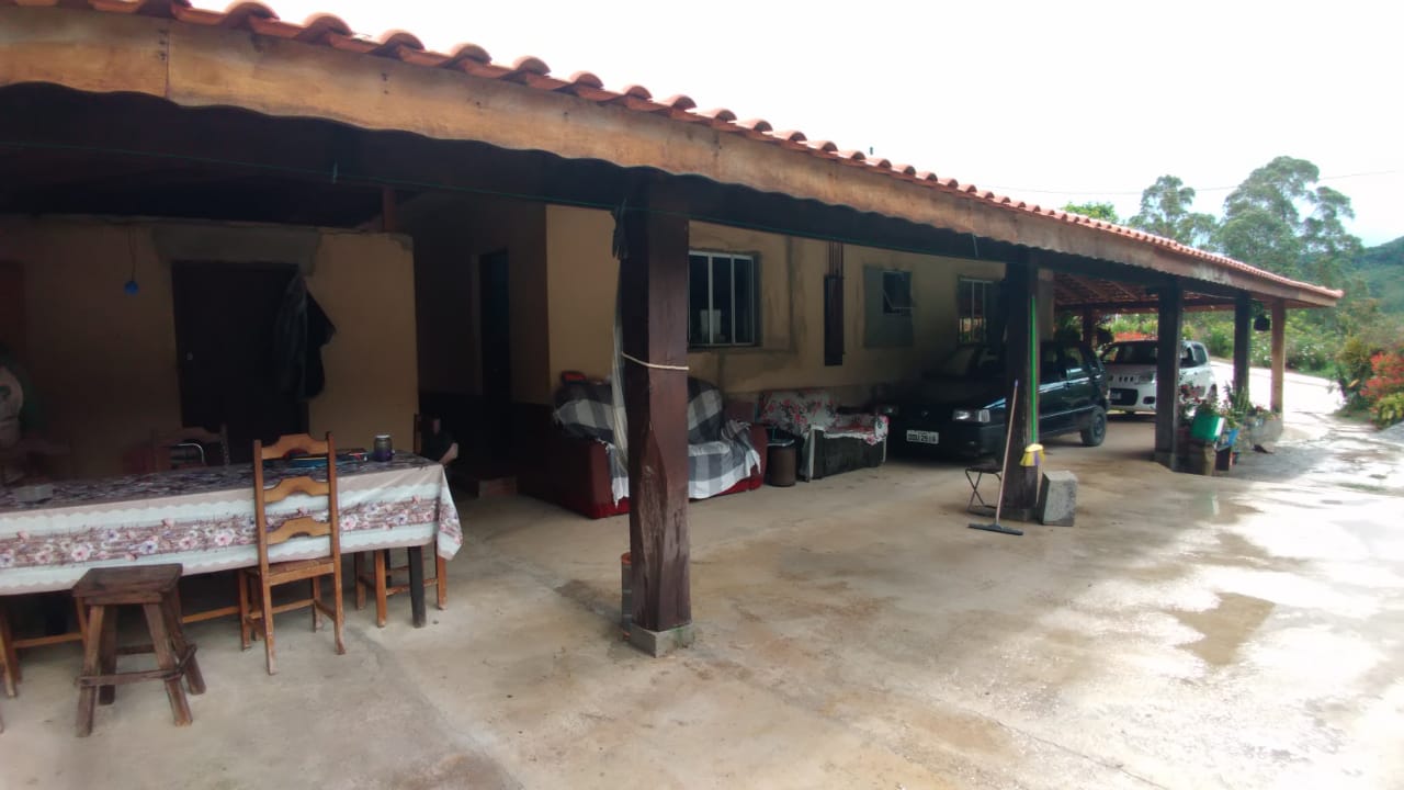 Sitio com casa sede e casa de caseiro, pequeno pomar | Itapeva - MG | código 934