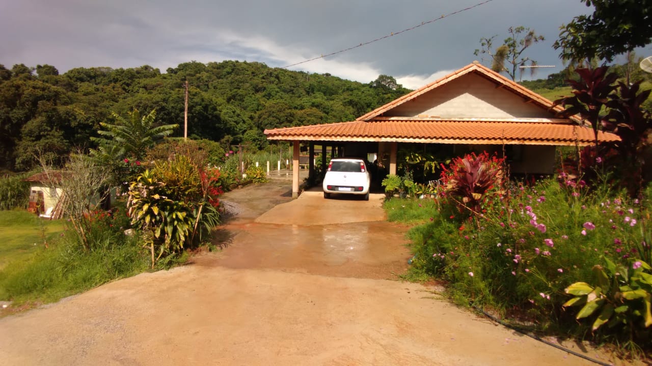 Sitio com casa sede e casa de caseiro, pequeno pomar | Itapeva - MG | código 934