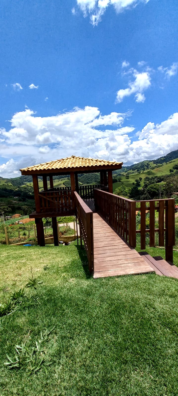 Chácara de alto padrão; 1.800  da Fernão Dias 9 km da cidade | Camanducaia - MG | código 942