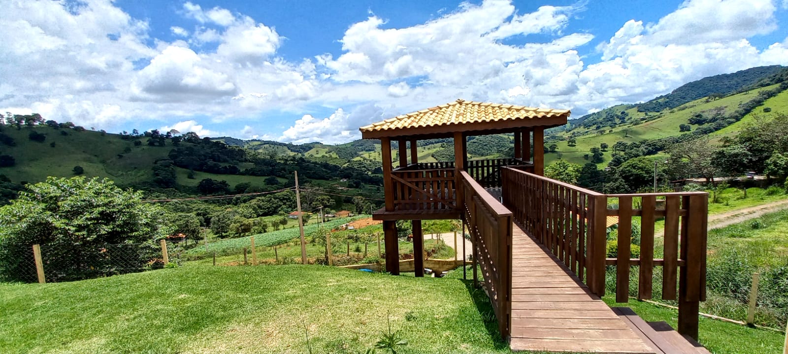 Chácara de alto padrão; 1.800  da Fernão Dias 9 km da cidade | Camanducaia - MG | código 942