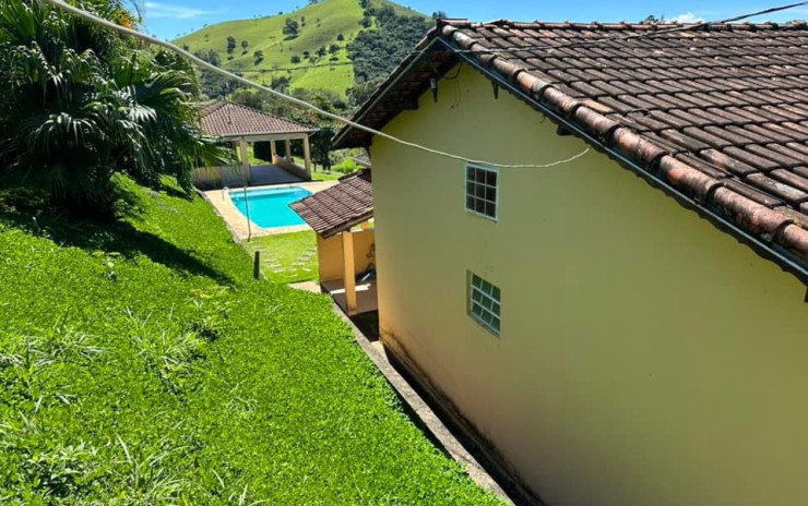 Sítio com2 casas, piscina, lago ornamental, churrasqueira | Cambuí - MG  | código 993