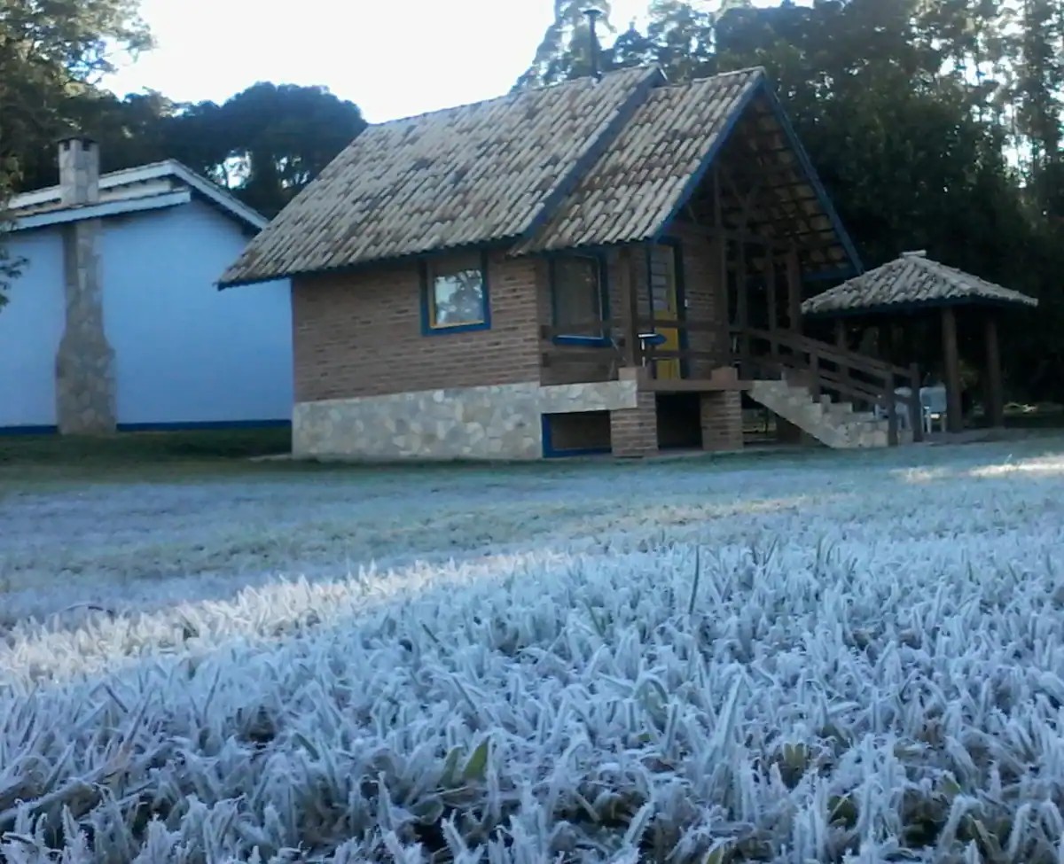 Sítio com piscina, casa sede 220 m, edícula, e chalé | Joanópolis | SP  | código 999