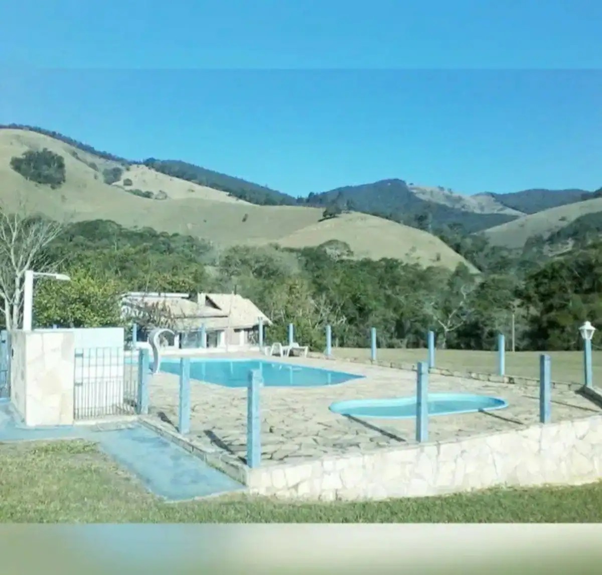 Sítio com piscina, casa sede 220 m, edícula, e chalé | Joanópolis | SP  | código 999