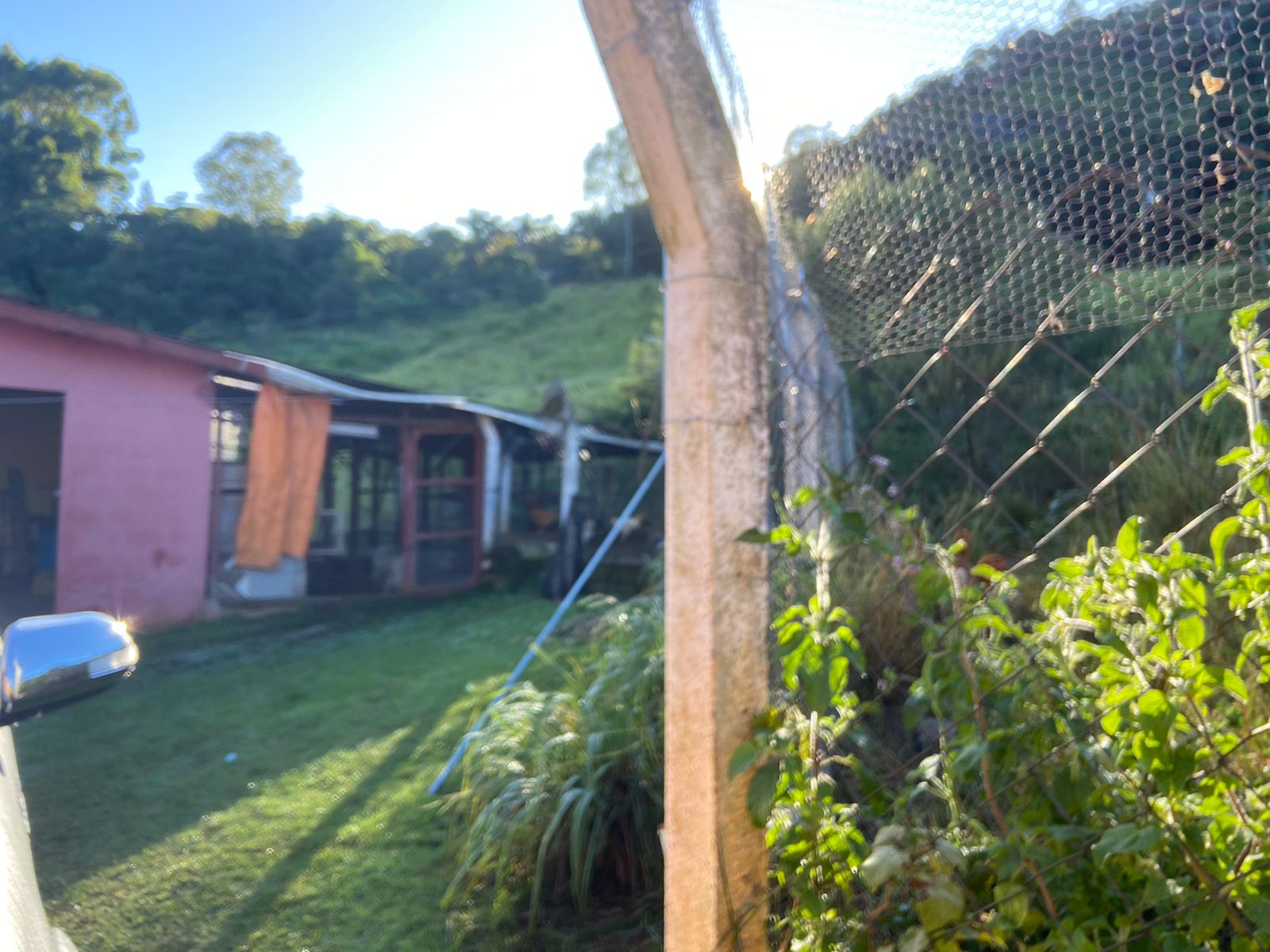 Belíssimo sítio com casa composta de 3 quarto; churrasqueira, piscina, 2 lagos de peixes em Toledo - MG  | código 1074